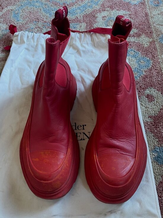 Alexander McQueen Red Tread Slick Chelsea Boots Size 43 (Retail $790) main image 10